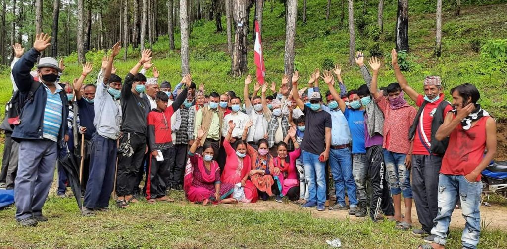 नेकपा एमाले परित्याग गरी दर्जनौं कार्यकर्ता काँग्रेसमा प्रवेश