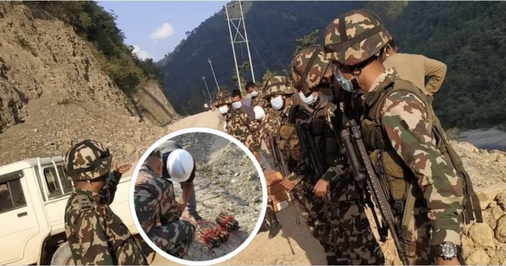 कालिगण्डकी करिडोरमा खसेको पहिरो नेपाली सेनाले बम बिस्फोट गरि सडक संचालन गर्ने