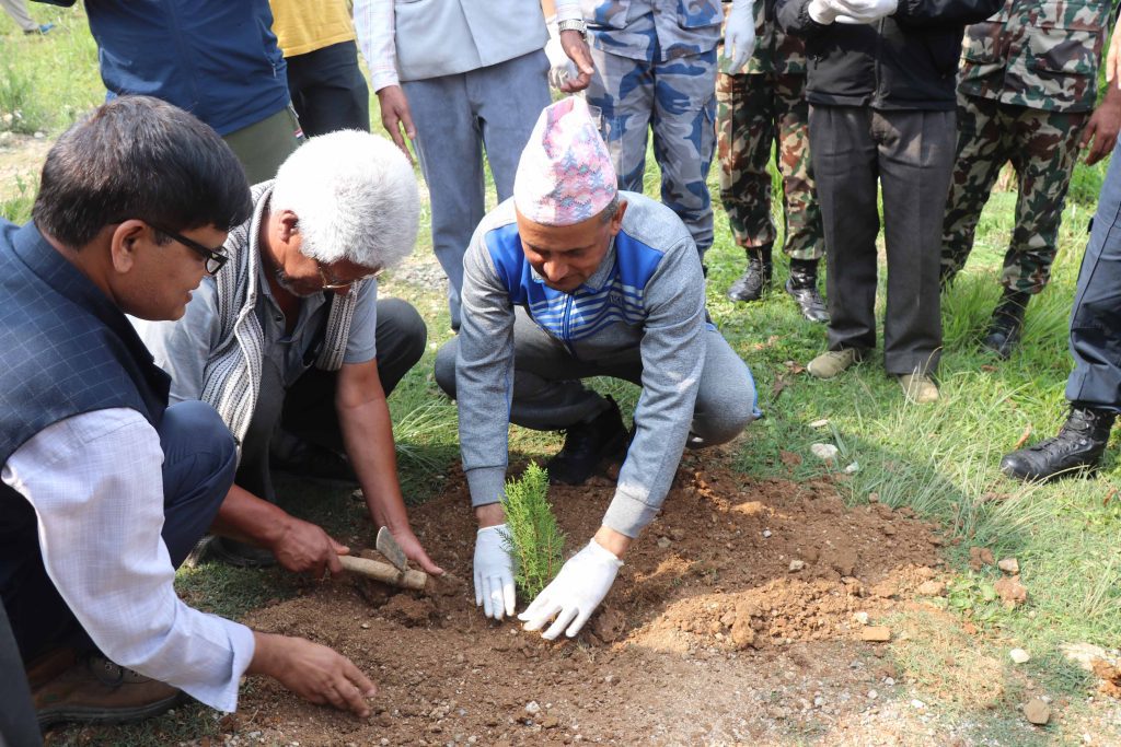 रेसुङ्गा वालउद्यानमा वृक्षारोपण गरी गुल्मीमा विश्व वातावरण दिवस मनाइयो