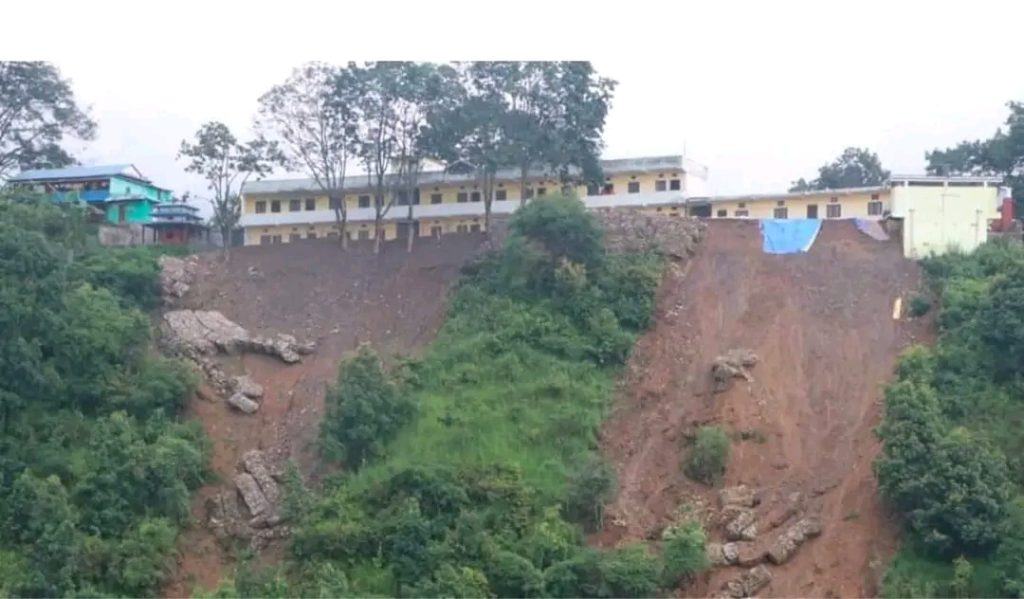 गुल्मीको घोर्ले माध्यामिक बिद्यालय पहिरोको जोखिममा