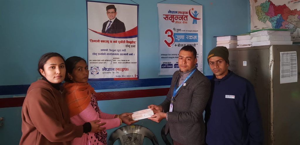 नेपाल लाइफ इन्स्योरेन्स कम्पनीद्वारा १० लाख ४९ हजार ५ सय ३८ रुपैयाँ मृत्युदावी भुक्तानी