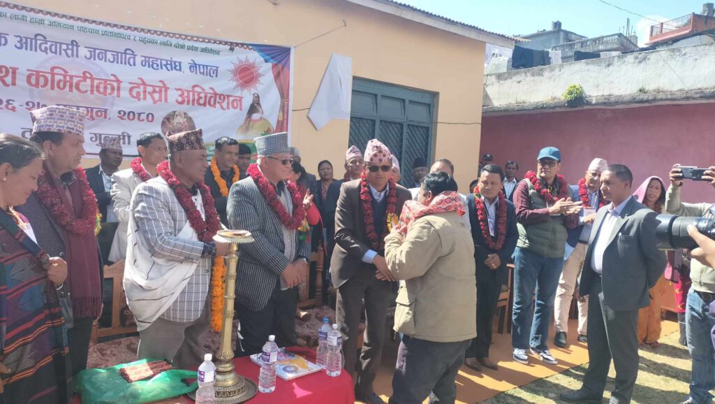 माओवादी केन्द्रबाट मुसिकोट र चन्द्रकोटका अध्यक्ष एमालेमा प्रवेश